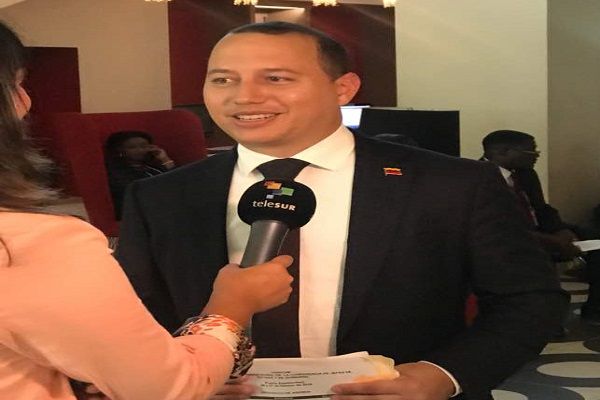 Viceministro para el Caribe Raul Li Causi