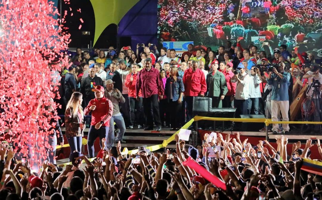 El pueblo celebrando junto a Nicolas Maduro el triunfo número 22 del Chavismo