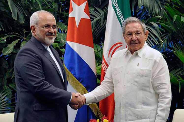 Raul Castro y Mohammad Javad