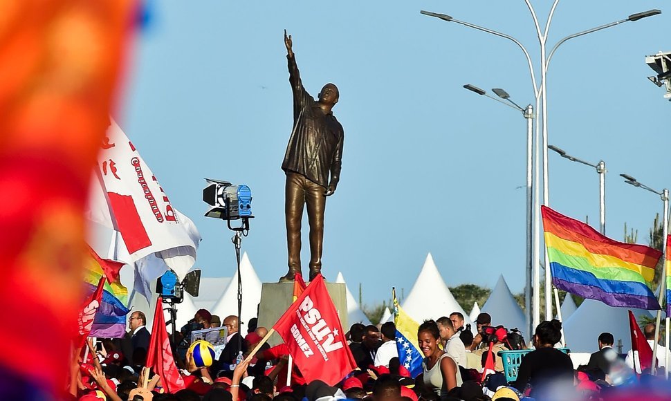 Estatua del Comandante Chávez develada en la Isla de Margarita