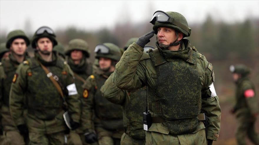 Militares rusos durante una maniobra militar en Leningrado, provincia noroccidental de Rusia.