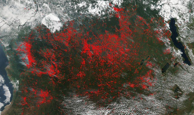 Múltiples focos de incendios en África Central captados por la NASA.
