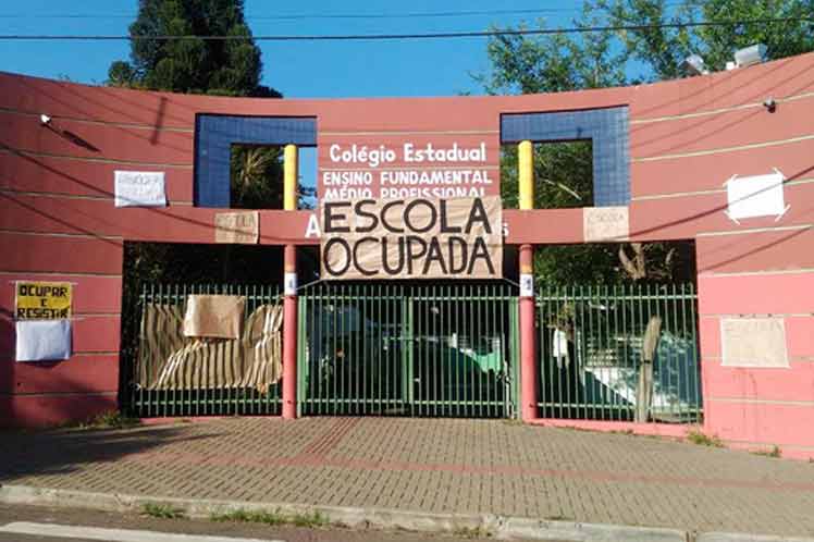 De acuerdo con la Unión Brasileña de Estudiantes Secundarios (UBES), en todo el país están ocupados 510 planteles
