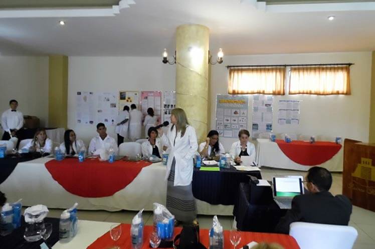 Médicos de Cuba y guatemaltecos egresados de la Escuela Latinoamericana de Medicina asistieron al Foro