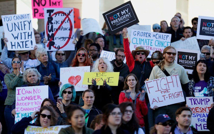Manifestantes mostraron solidaridad con la comunidad de migrantes 