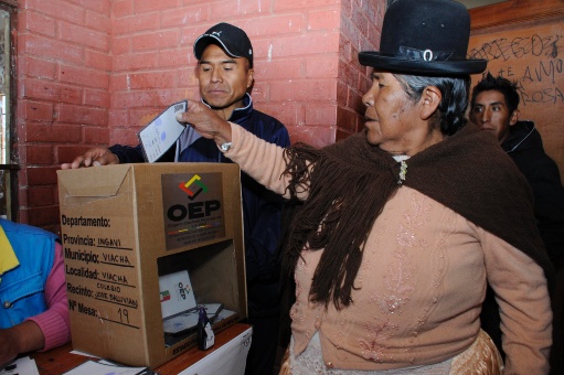 El ente electoral boliviano espera concluir el cómputo de las 15 consultas este lunes