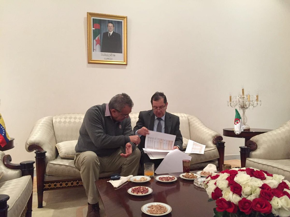 Ministro del Petróleo de Venezuela, Eulogio del Pino, junto a su homólogo de Argelia, Noureddine Boutarfa