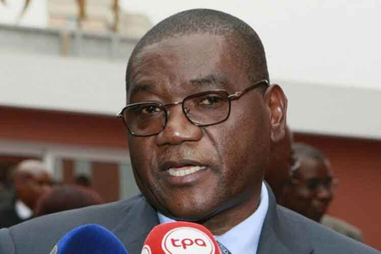 El ministro y jefe de la Casa Civil de Angola, Manuel da Cruz Neto