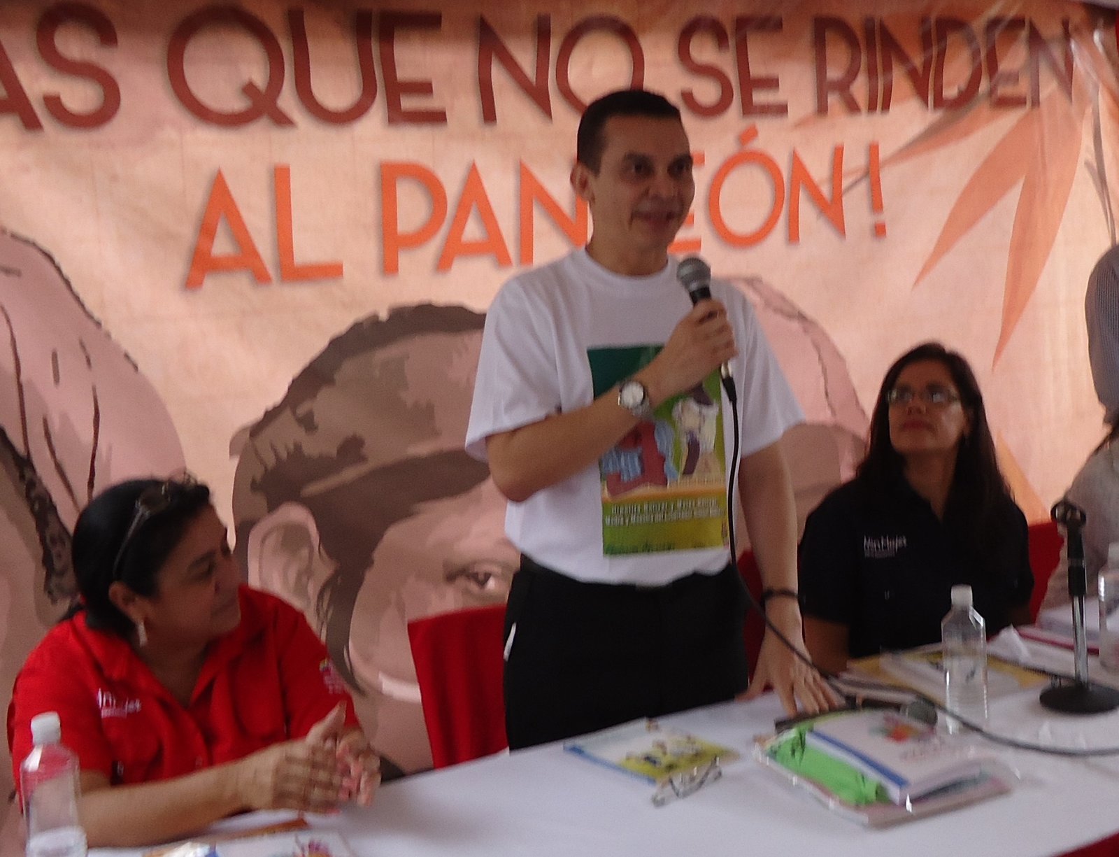 Viceministro Reinaldo Bolívar en presentación de ruta histórica para traslado de Hipólita, Matea y Apacuana al Panteón Nacional