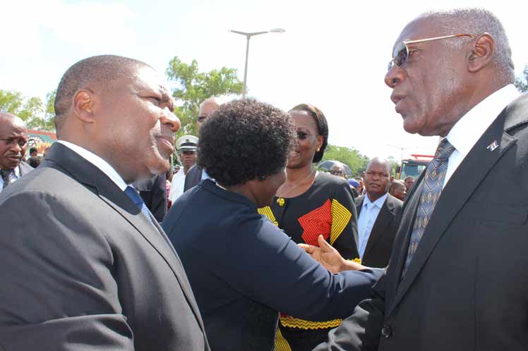 El vicepresidente del Consejo de Estado de Cuba Salvador Valdés Mesa participó hoy por invitación del presidente de Mozambique, Filipe Nyusi, en la ceremonia oficial por el Día de los Héroes.