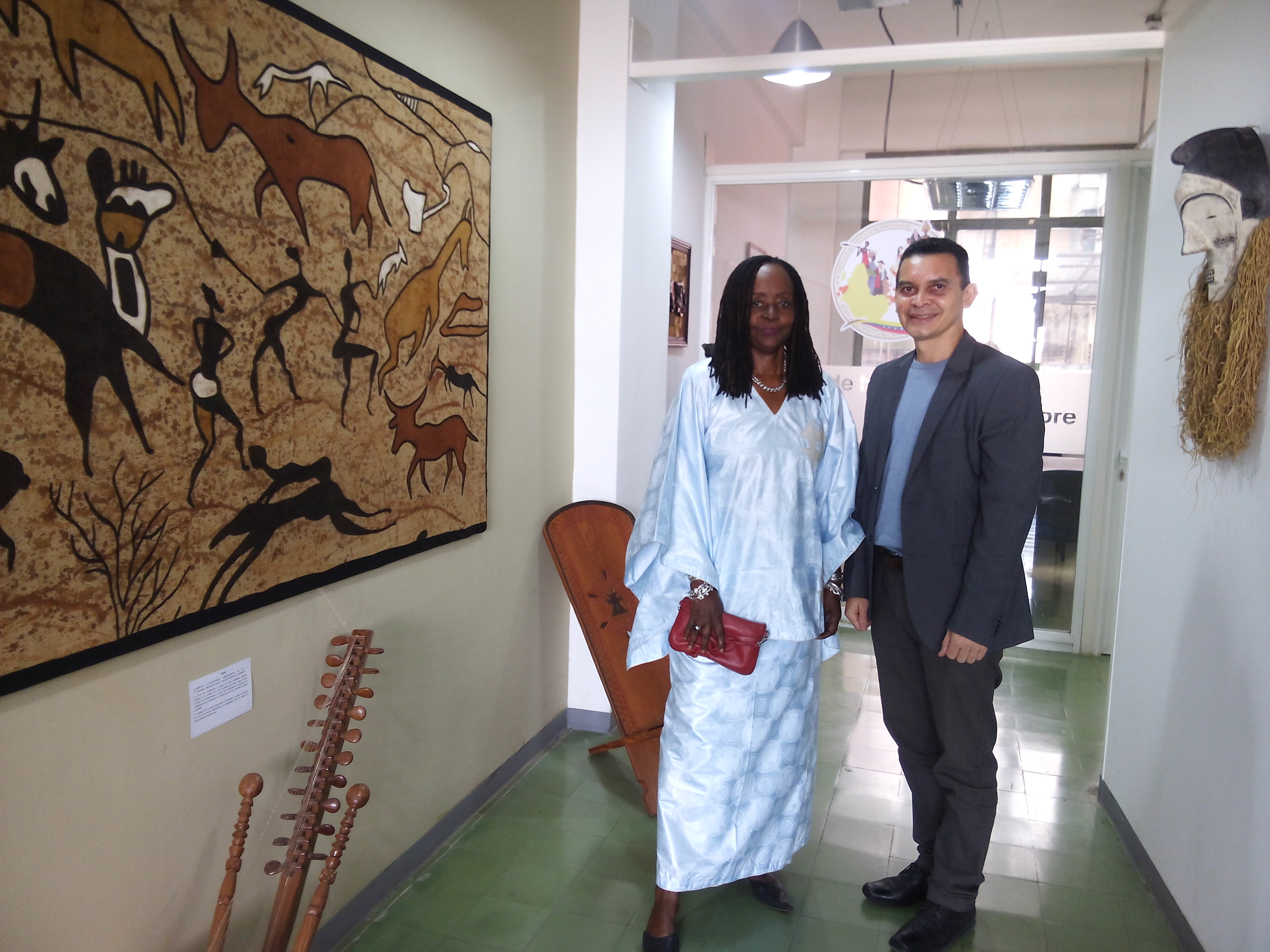 Gaye se mostró gratamente sorprendida con la variedad objetos que posee la institución