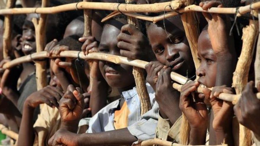 Traficantes venden a los migrantes subsaharianos que intentan zarpar desde Libia hacia Italia por entre unos 200 o 400 dólares. Traficantes venden a los migrantes subsaharianos que intentan zarpar desde Libia hacia Italia por entre unos 200 o 400 dólares.