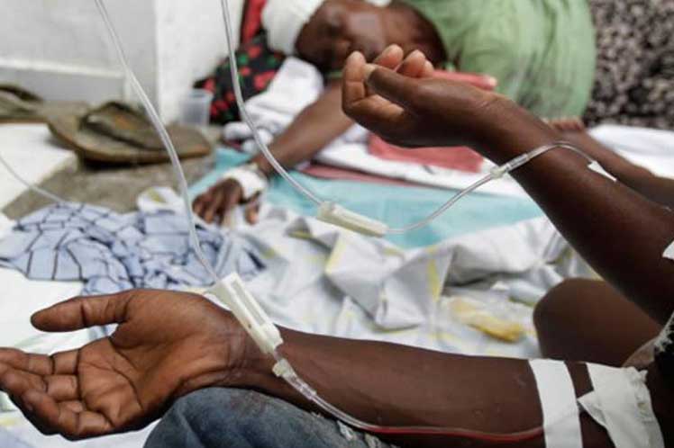 La brutal sequía que devasta a Somalia detonó un brote de cólera y diarreas agudas que afecta hoy a casi medio centenar de personas, según fuentes oficiales.