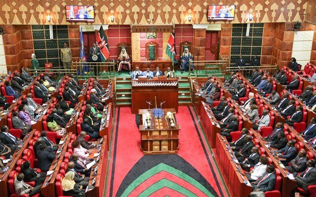 Cuota mínima de mujeres en el Parlamento keniano