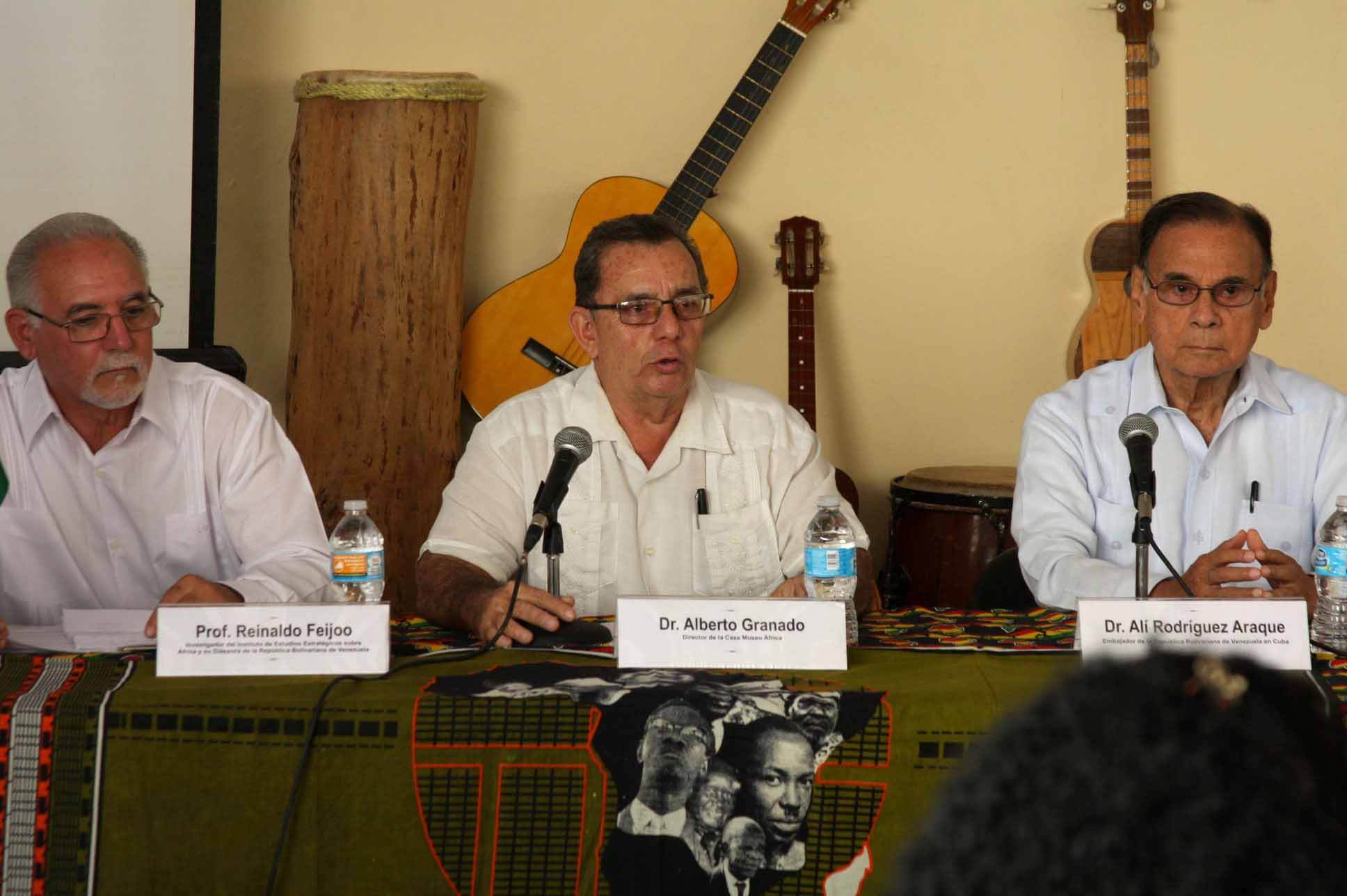 de izquierda a derecha: Prof. Reinaldo Feijoo, Dr Alberto Granado y Dr. Alí Rodríguez Araque