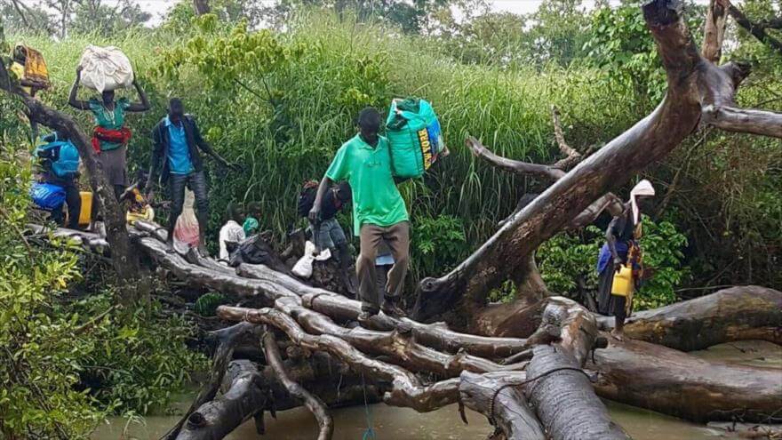 Sursudaneses huyen de la guerra civil y la hambruna en su país.