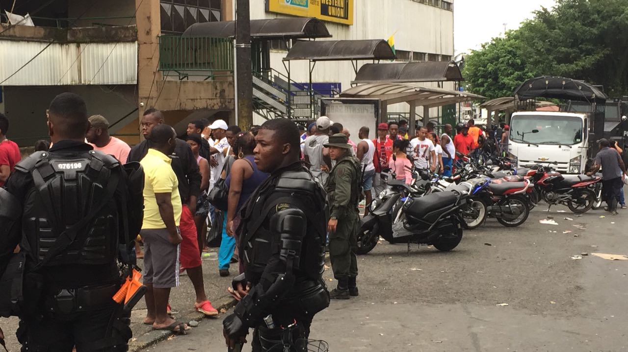 El Gobierno colombiano decretó un toque de queda que mantendrá de manera indefinida