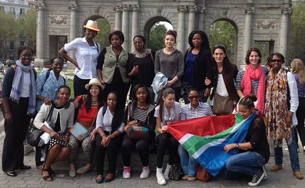 El país ahora cuenta con 56.52 millones de habitantes