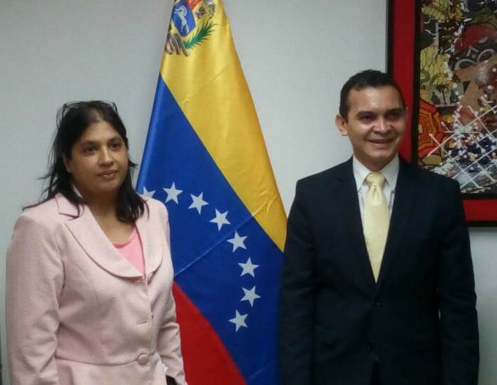 Viceministro Reinaldo Bolívar y Encargada de Negocios de Sudáfrica Kasturie Maharaj