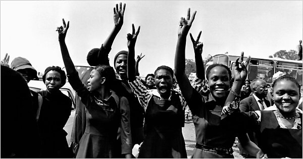 Sudáfrica honra a mujeres que hace 61 años protestaron leyes apartheid