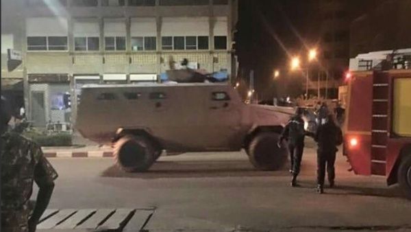 Las fuerzas de defensa y de seguridad se desplegaron por la zona tras el inicio del incidente