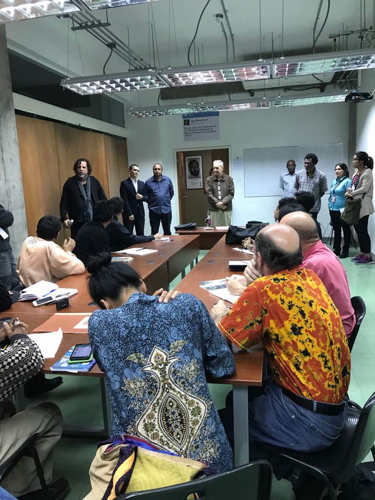 Profesores de Puerto Rico y Sudáfrica  con los estudiantes del diplomado en estudios del caribe insular