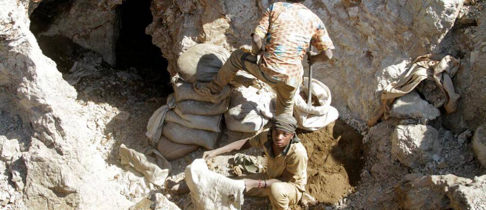 El oscuro secreto que da energía a su teléfono