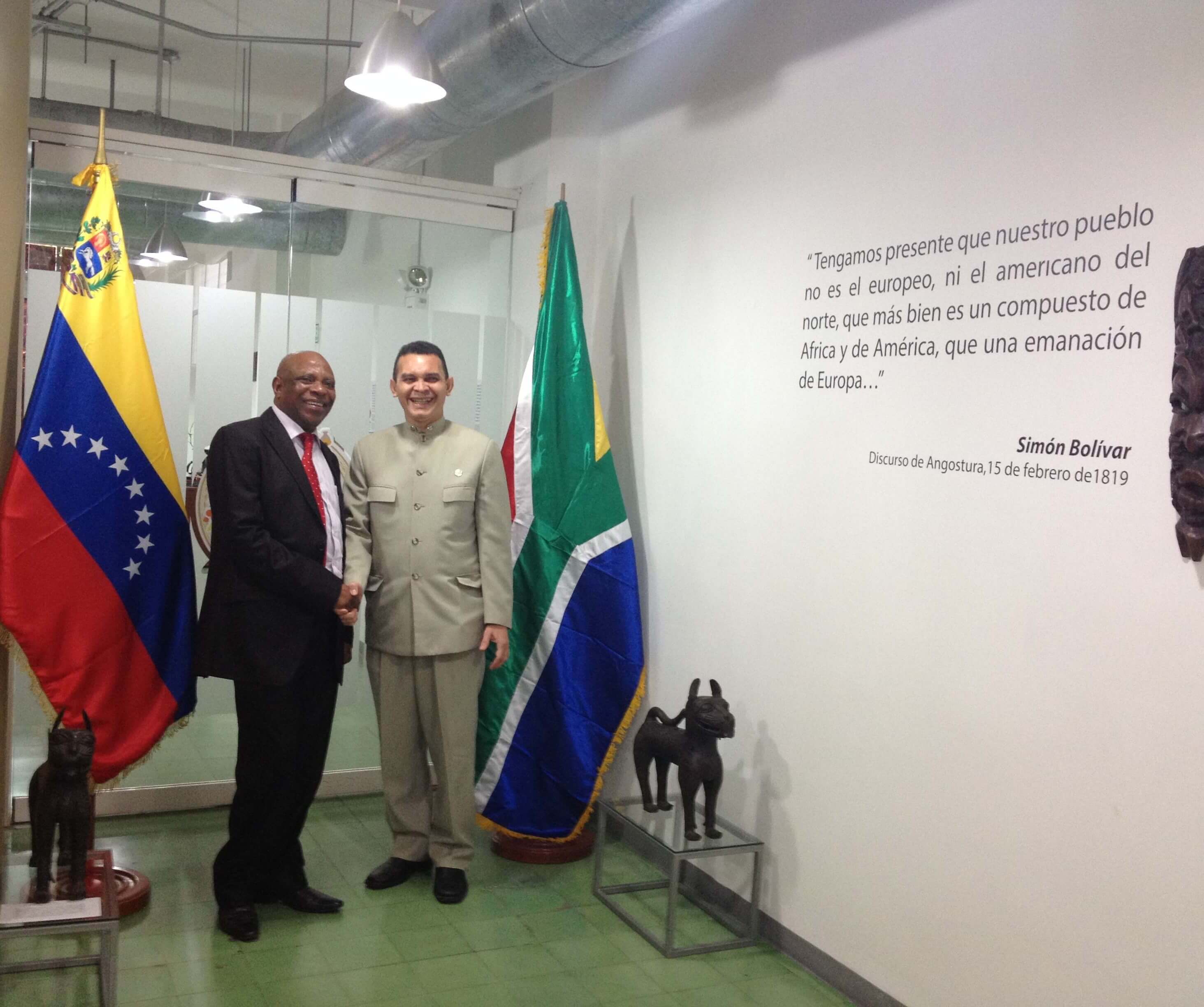 Visita del Embajador de Sudáfrica al Centro de Saberes