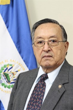 Embajador de El Salvador Domingo Santacruz Castro
