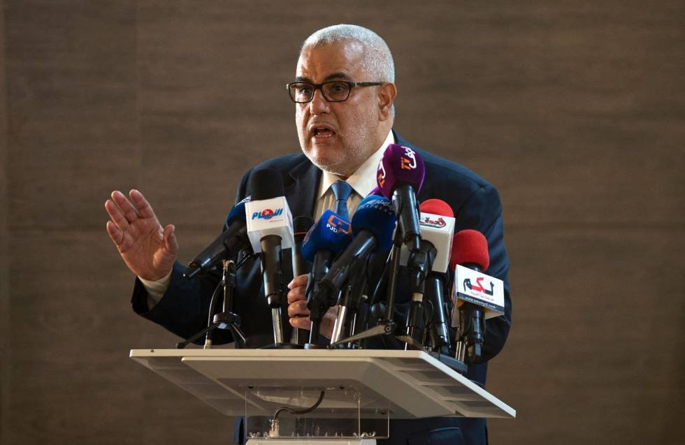 El presidente de Marruecos y secretario general del Partido Justicia y Desarrollo durante una conferencia de prensa celebrada el 22 de octubre del 2016 en Salé. Foto AFP