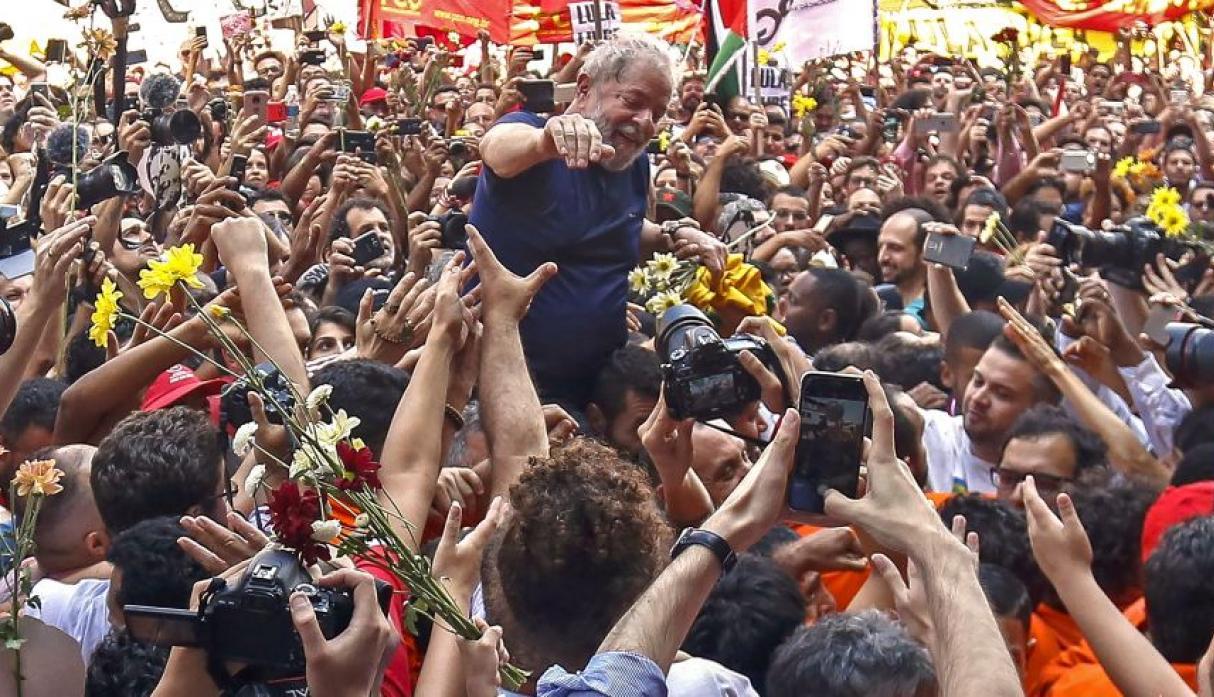 Lula Da Silva recibe apoyo masivo del pueblo brasileño