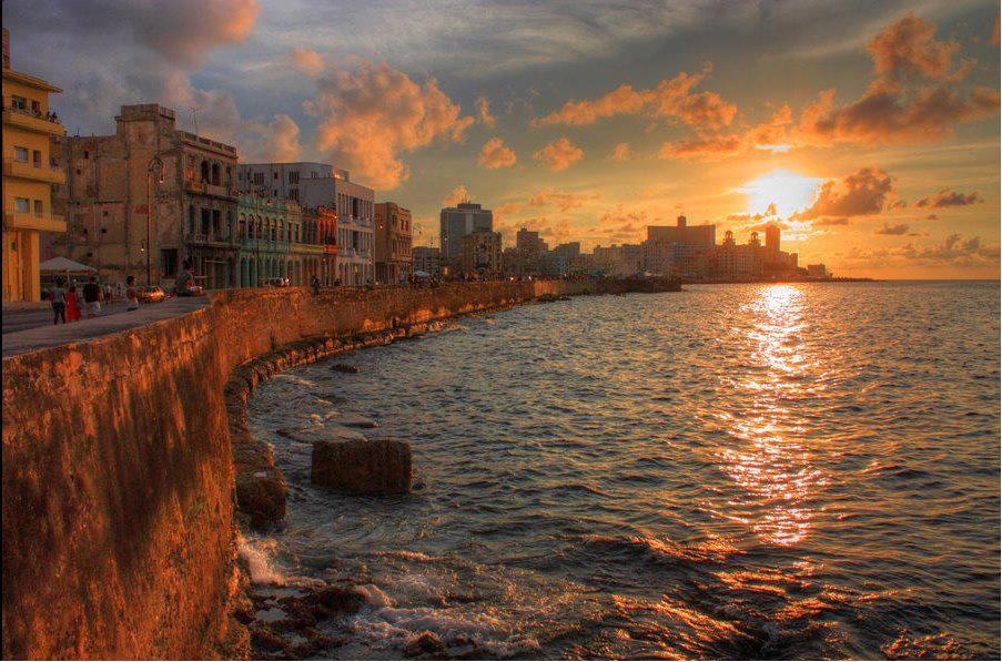 Atardecer en el Malecon de La Habana