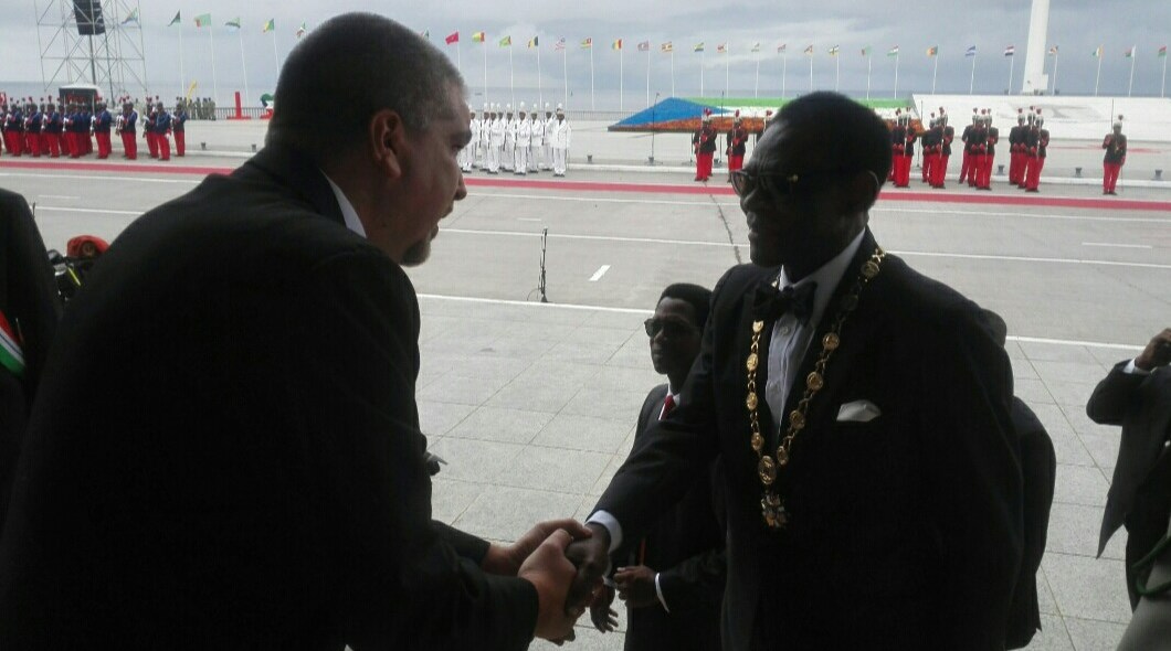 ViceMinistro para Àfrica Yuri Pimentel durante el desfile cívico-militar por los 50 años de la independencia de Guinea Ecuatorial