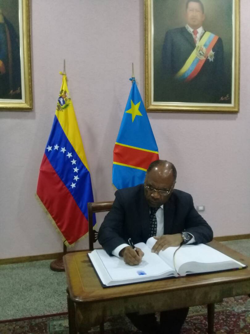  Leonard She Okitundu 