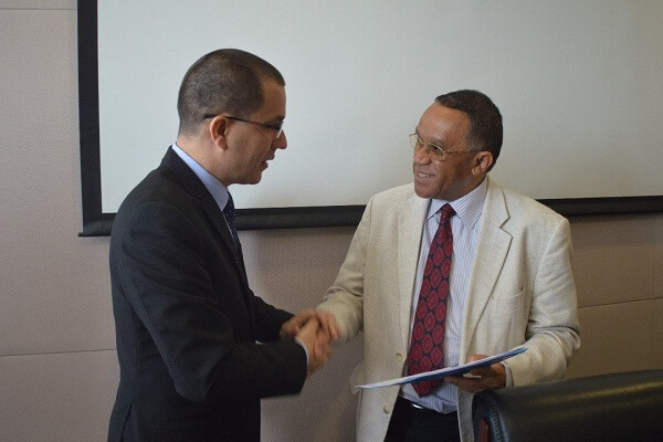 Jorge Arreaza sostiene reuníon con la Unión Africana UA