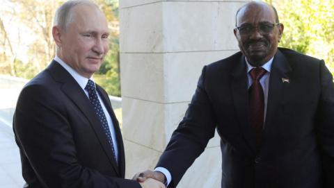 Presidentes de sudán Omar al Bashir y Vladimir Putin de Rusia
