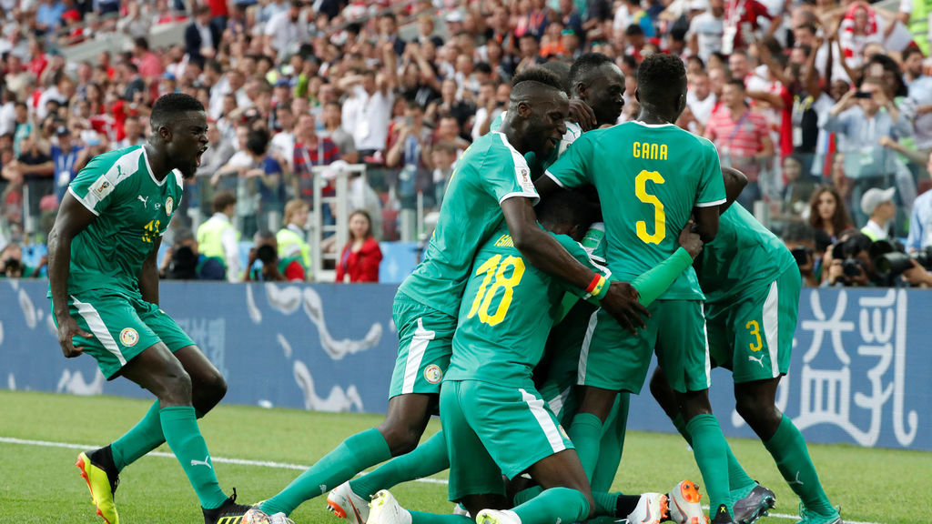 Los jugadores de Senegal celebrando un gol ante Polonia