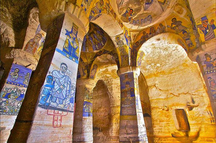 iglesia tallada en la roca
