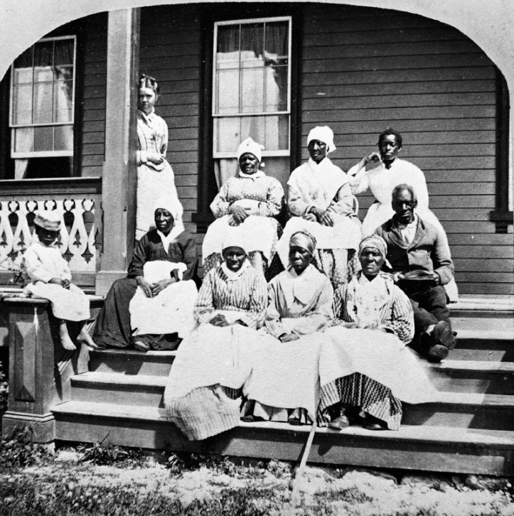 Un grupo personas escalvizadas con pañuelos en St. Augustine Florida alrededor de 1850 Hulton Archive Getty Images