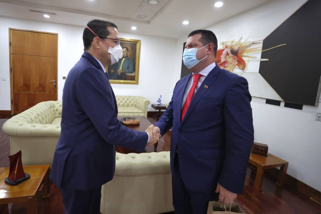 Canciller Faria con embajador venezolano en Angola Marlon Peña