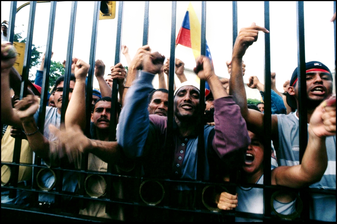 Manifestación masiva en el Palacio de Miraflores