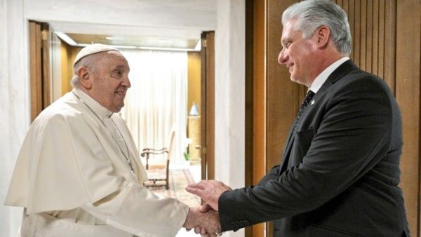 El papa Francisco con el Presidente Miguel Díaz Canel de Cuba