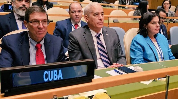 A la izquierda canciller cubano Bruno Rodríguez en Asamblea General de la ONU