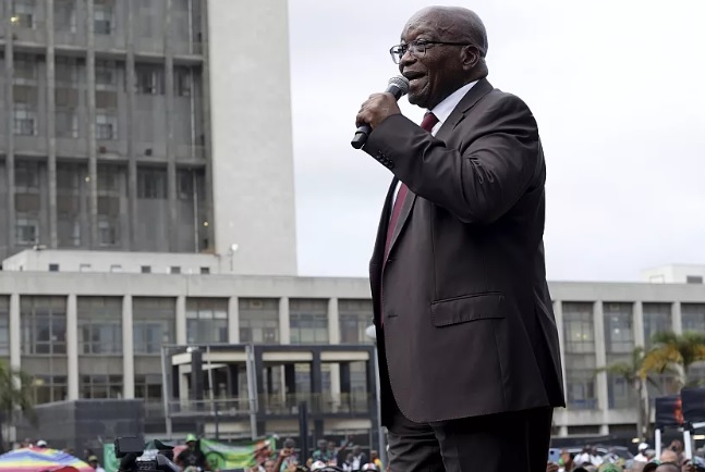 Jacob Zuma se dirige a los partidarios del recién formado Partido uMkhonto weSizwe (Partido MK) en Durban, Sudáfrica, el 27 de marzo de 2024.