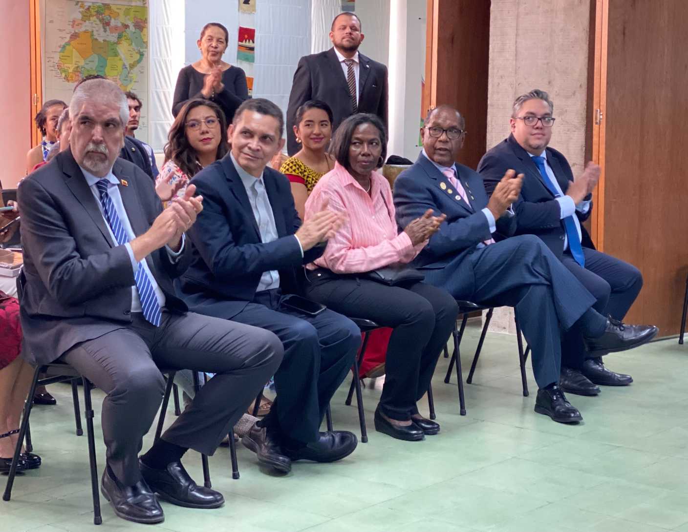 El viceministro Yuri Pimentel, el rector Reinaldo Bolívar, la embajadora Reina Arratia, el Profesor Gerónimo Sánchez y el Doctor Oscar Godoy