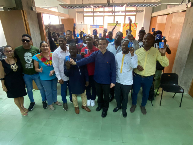 Reinaldo Bolívar y la delegación de panafricanistas en el Centro de Saberes