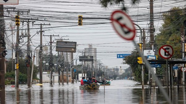 La situación en la ciudad de Porto Alegre podría empeorar si el río Guaíba sobrepasa de nuevo los cinco metros de altura. | Foto: EFE