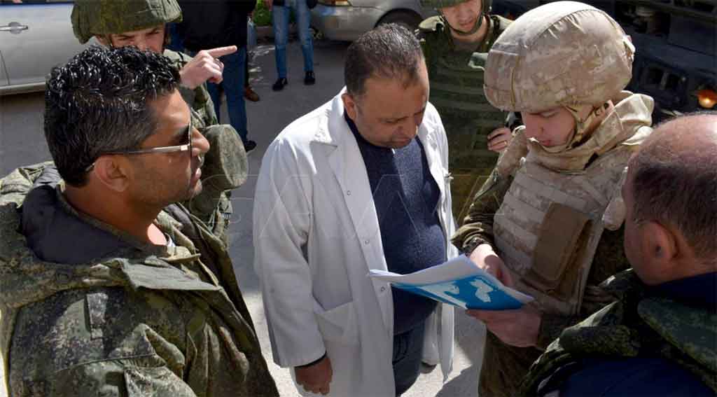 Militares rusos entregando ayuda medica en Siria 