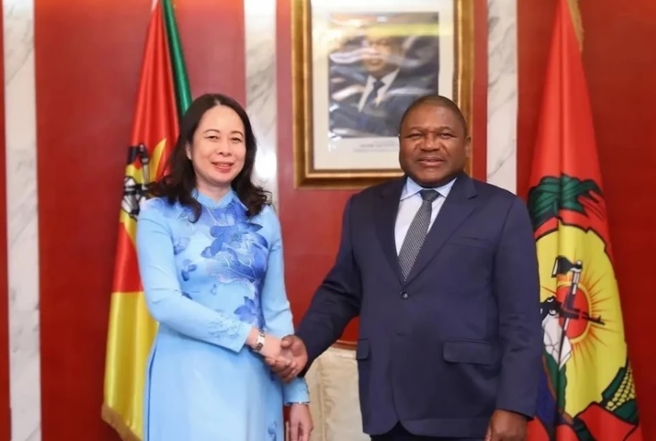 La vicepresidenta vietnamita Vo Thi Anh Xuan y el presidente mozambiqueño Filipe Nyusi