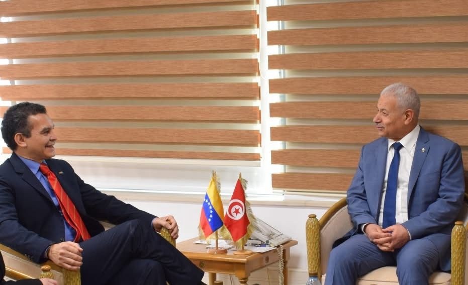 Reinaldo Bolívar, embajador de Venezuela en Túnez y Samir Abid, ministro de Comercio y Desarrollo de Exportaciones